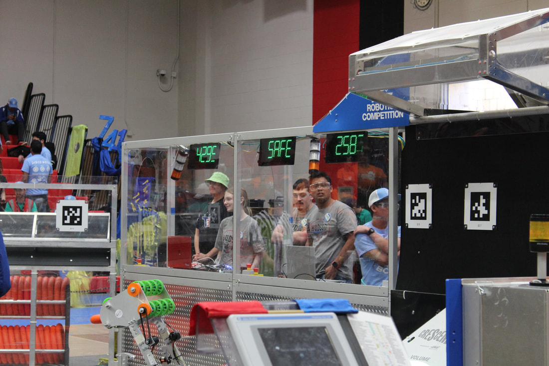 Hudson Stingers drive team strategizing during FRC match